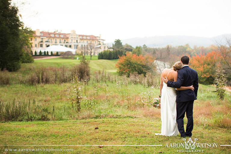 fall wedding pictures at keswick hall