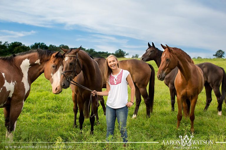 senior portraits with horses